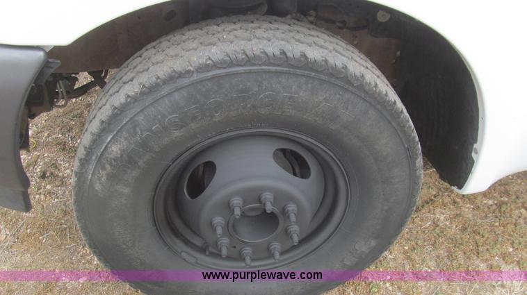 image for item G5684 2004 Ford F350 Crew Cab flatbed truck