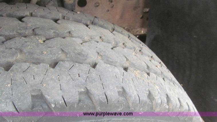 image for item G5684 2004 Ford F350 Crew Cab flatbed truck