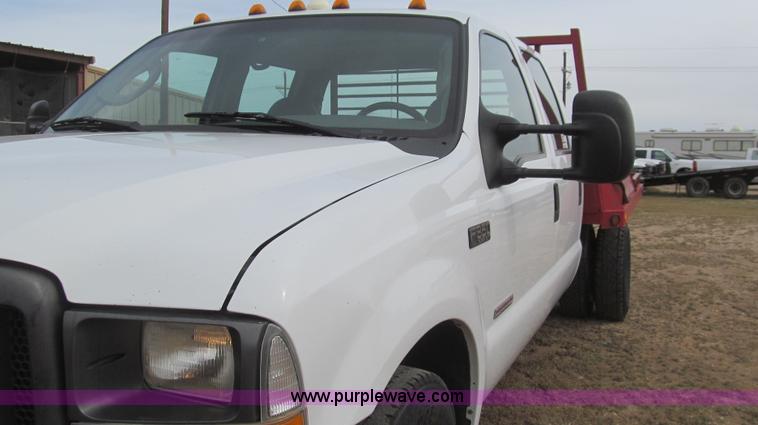 image for item G5684 2004 Ford F350 Crew Cab flatbed truck
