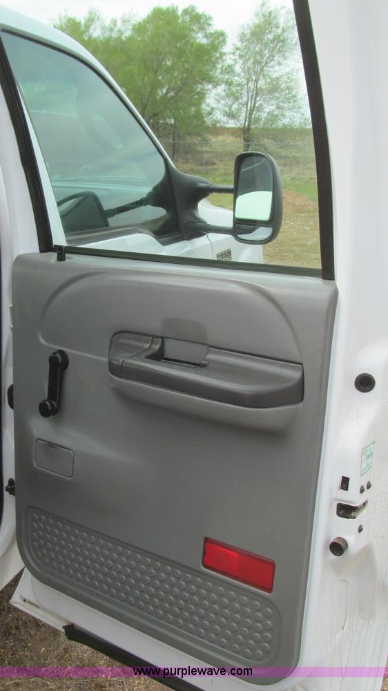 image for item G5684 2004 Ford F350 Crew Cab flatbed truck