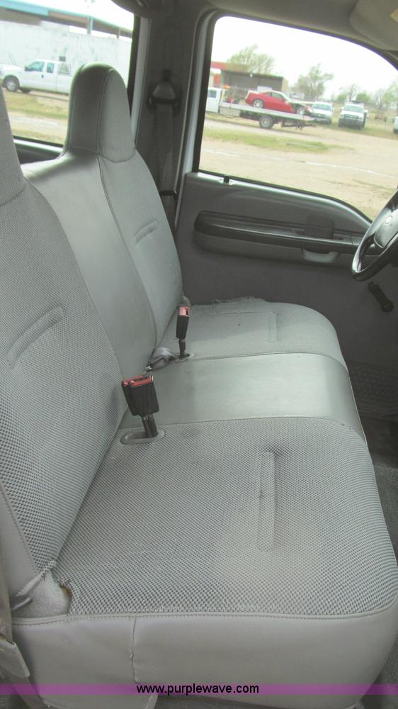 image for item G5684 2004 Ford F350 Crew Cab flatbed truck