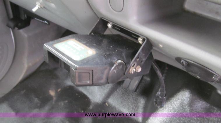 image for item G5684 2004 Ford F350 Crew Cab flatbed truck