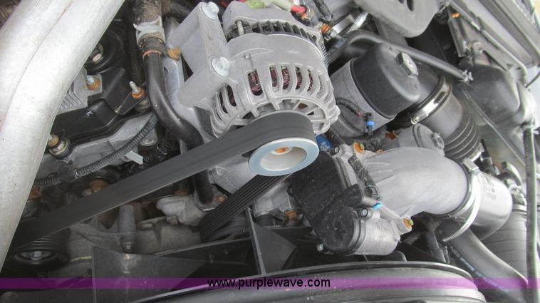 image for item G5684 2004 Ford F350 Crew Cab flatbed truck