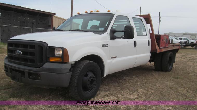 image for item G5685 2006 Ford F350 Crew Cab flatbed truck