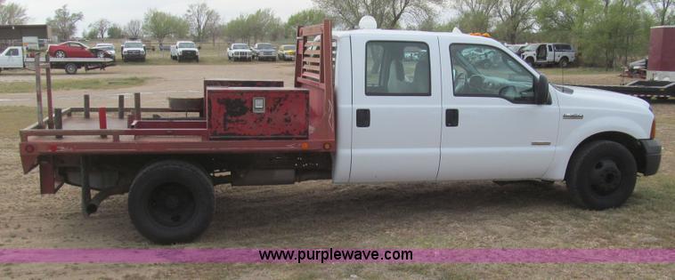 image for item G5685 2006 Ford F350 Crew Cab flatbed truck