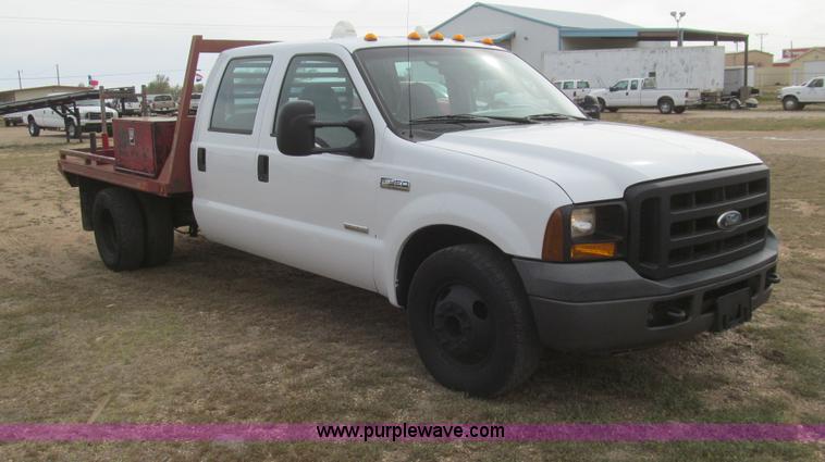 image for item G5685 2006 Ford F350 Crew Cab flatbed truck