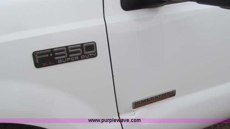 image for item G5685 2006 Ford F350 Crew Cab flatbed truck