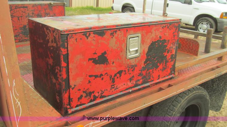 image for item G5685 2006 Ford F350 Crew Cab flatbed truck