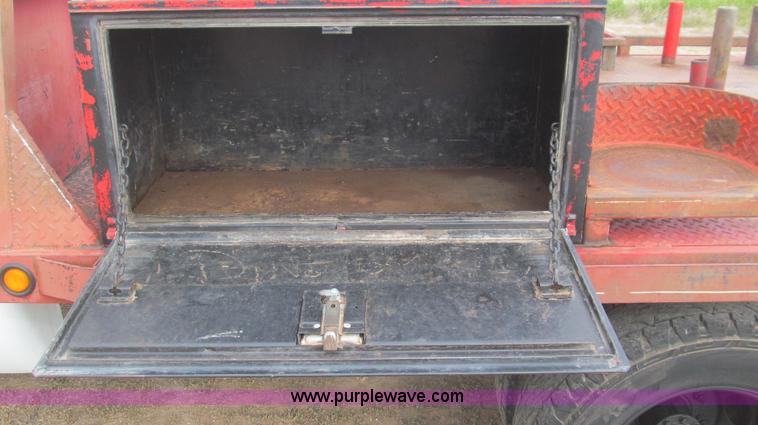 image for item G5685 2006 Ford F350 Crew Cab flatbed truck