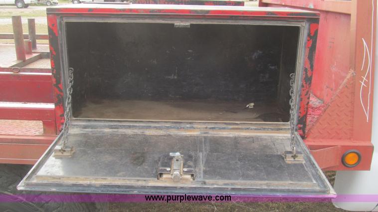 image for item G5685 2006 Ford F350 Crew Cab flatbed truck