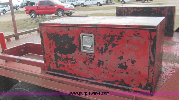 image for item G5685 2006 Ford F350 Crew Cab flatbed truck