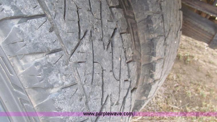 image for item G5685 2006 Ford F350 Crew Cab flatbed truck