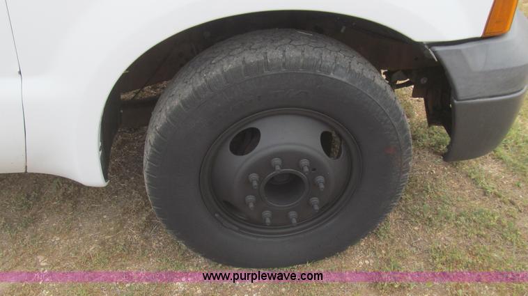 image for item G5685 2006 Ford F350 Crew Cab flatbed truck