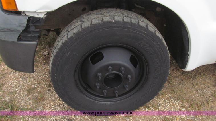 image for item G5685 2006 Ford F350 Crew Cab flatbed truck