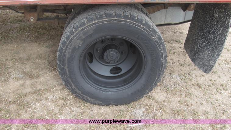 image for item G5685 2006 Ford F350 Crew Cab flatbed truck