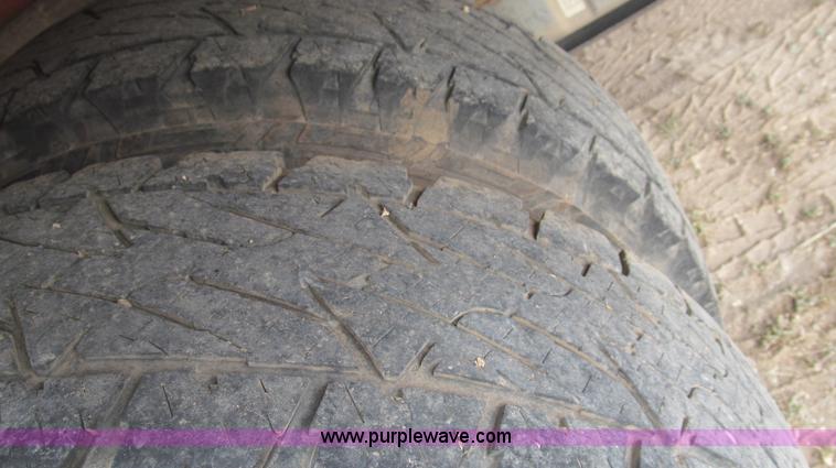 image for item G5685 2006 Ford F350 Crew Cab flatbed truck