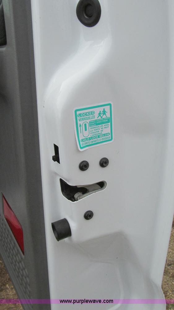 image for item G5685 2006 Ford F350 Crew Cab flatbed truck