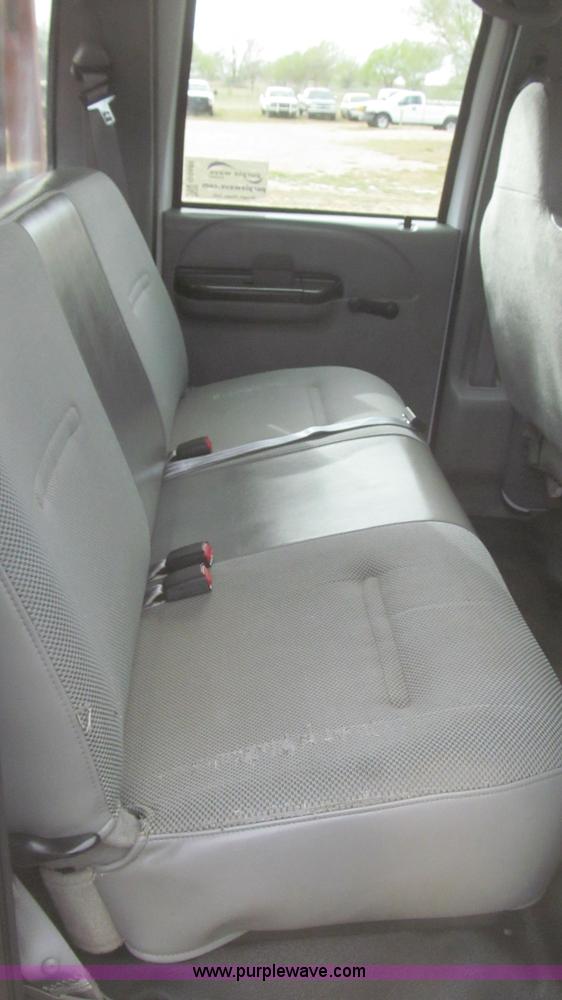 image for item G5685 2006 Ford F350 Crew Cab flatbed truck