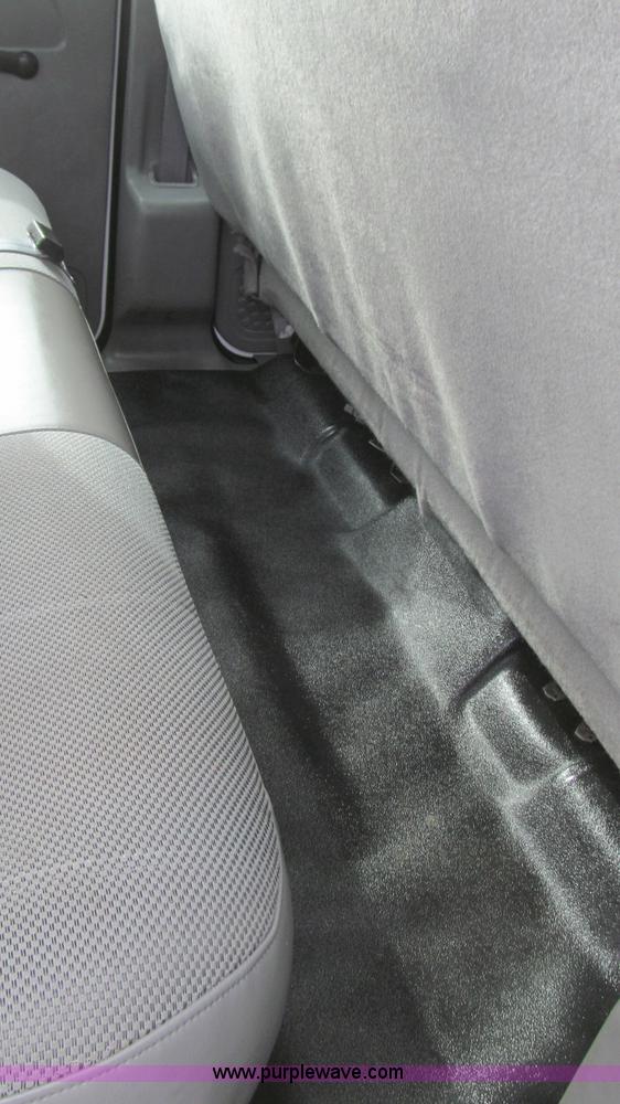 image for item G5685 2006 Ford F350 Crew Cab flatbed truck