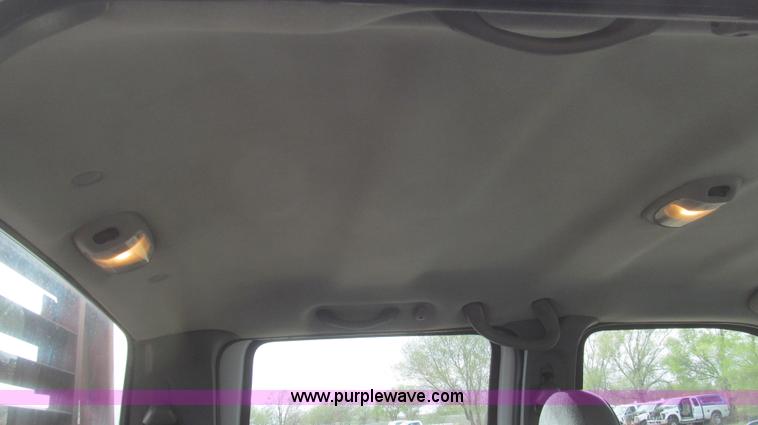 image for item G5685 2006 Ford F350 Crew Cab flatbed truck