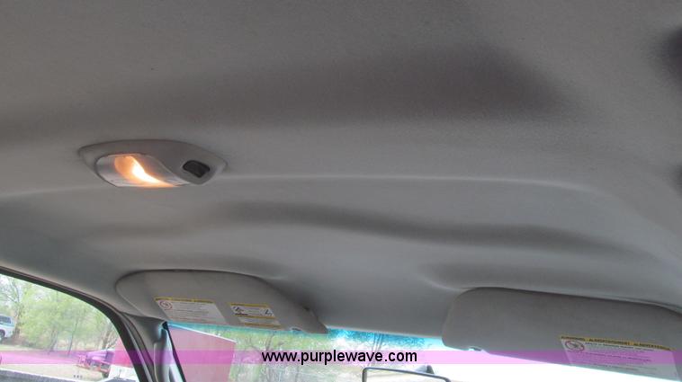 image for item G5685 2006 Ford F350 Crew Cab flatbed truck