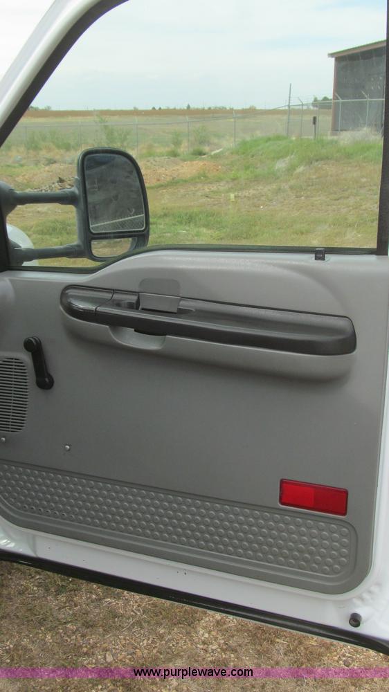 image for item G5685 2006 Ford F350 Crew Cab flatbed truck