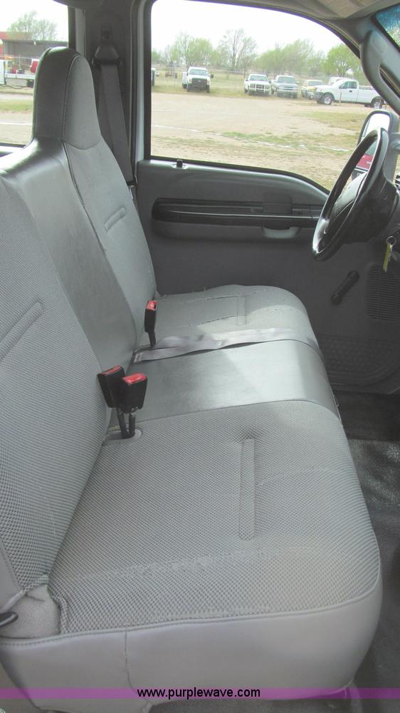 image for item G5685 2006 Ford F350 Crew Cab flatbed truck