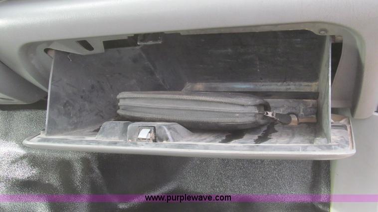 image for item G5685 2006 Ford F350 Crew Cab flatbed truck