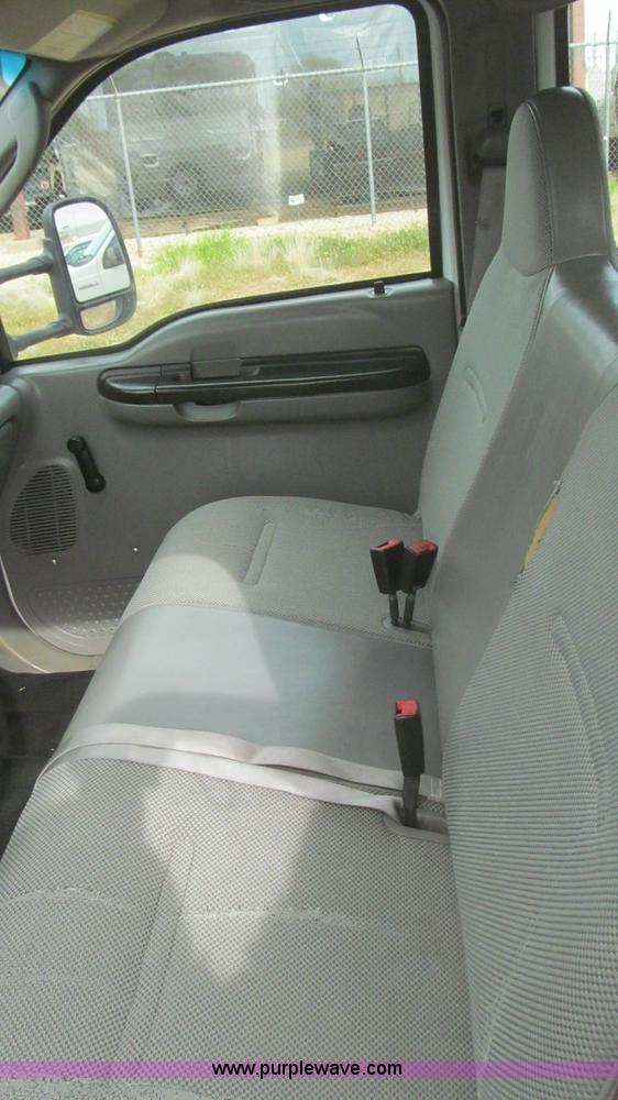 image for item G5685 2006 Ford F350 Crew Cab flatbed truck