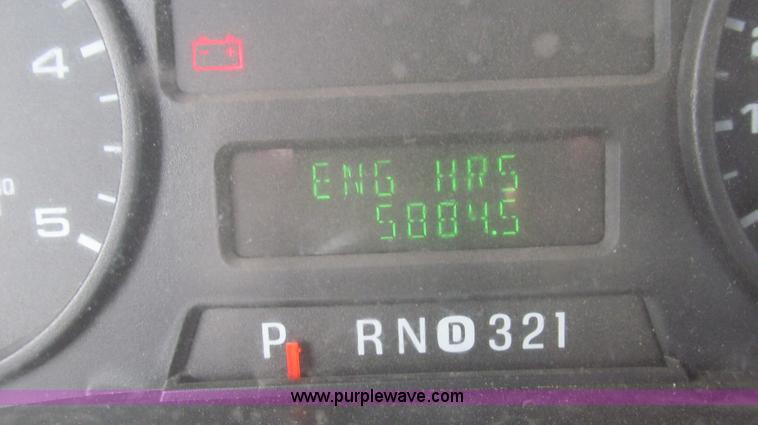 image for item G5685 2006 Ford F350 Crew Cab flatbed truck