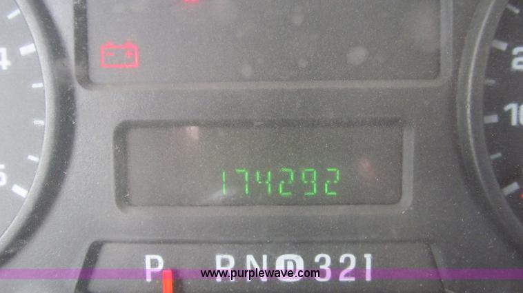 image for item G5685 2006 Ford F350 Crew Cab flatbed truck