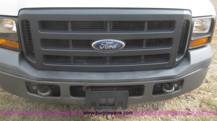 image for item G5685 2006 Ford F350 Crew Cab flatbed truck