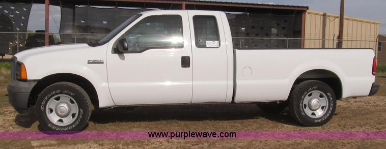image for item G5687 2005 Ford F250 SuperCab pickup truck