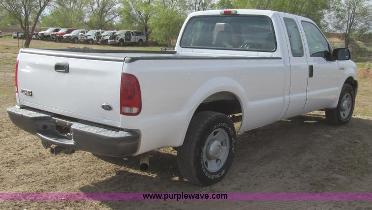image for item G5687 2005 Ford F250 SuperCab pickup truck