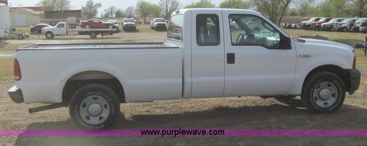 image for item G5687 2005 Ford F250 SuperCab pickup truck