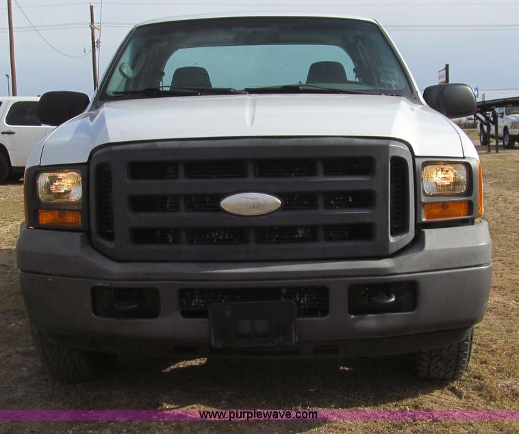 image for item G5687 2005 Ford F250 SuperCab pickup truck