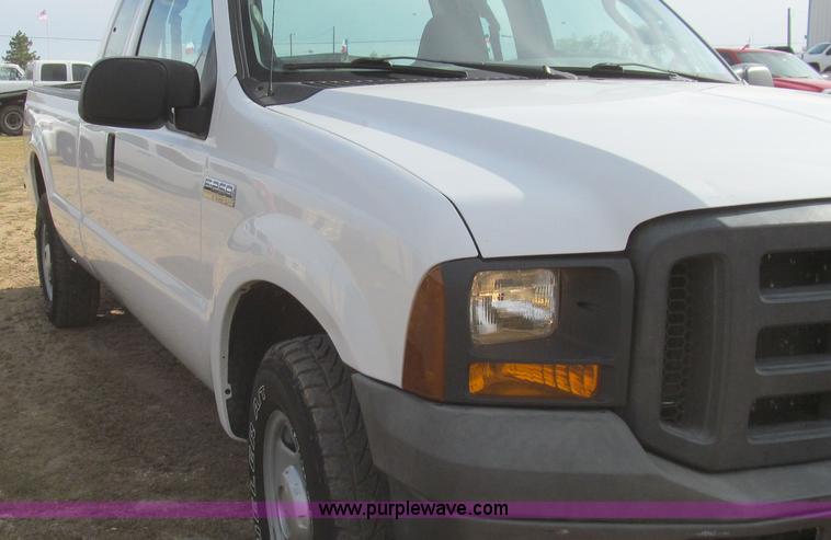image for item G5687 2005 Ford F250 SuperCab pickup truck