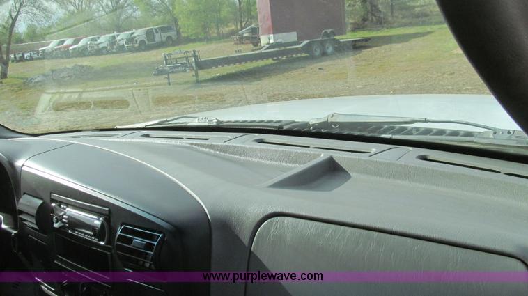 image for item G5687 2005 Ford F250 SuperCab pickup truck