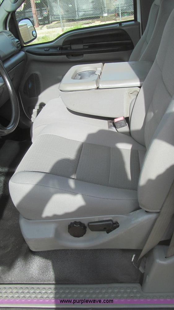 image for item G5687 2005 Ford F250 SuperCab pickup truck