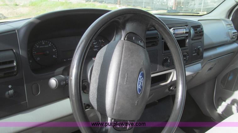 image for item G5687 2005 Ford F250 SuperCab pickup truck