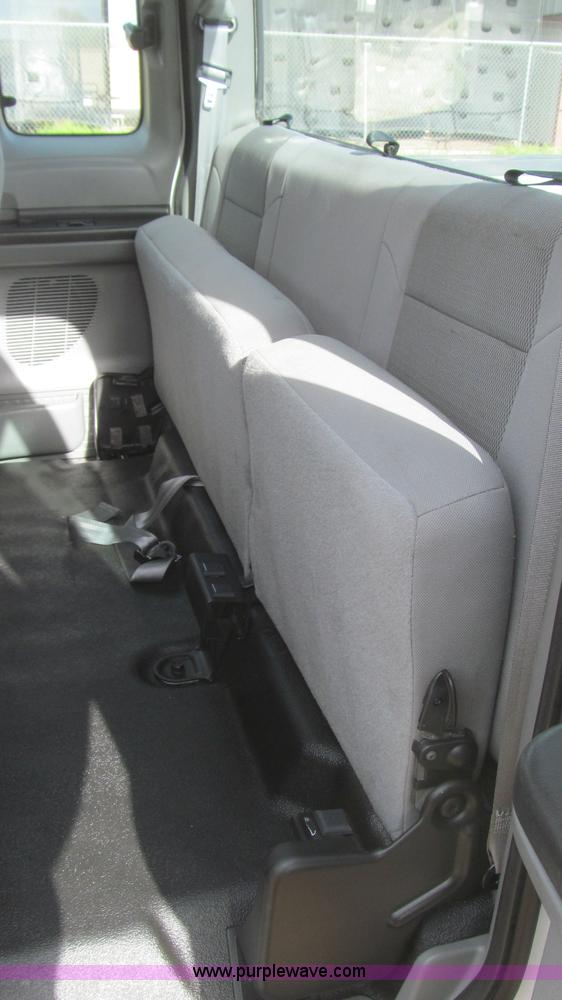 image for item G5687 2005 Ford F250 SuperCab pickup truck