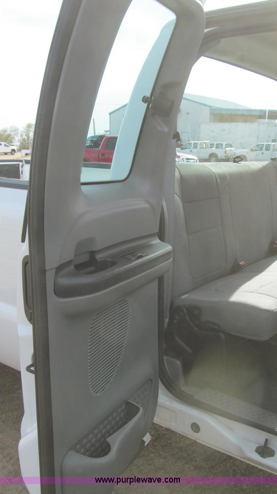 image for item G5687 2005 Ford F250 SuperCab pickup truck