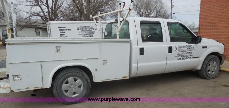 image for item G7833 2001 Ford F350 Super Duty utility truck