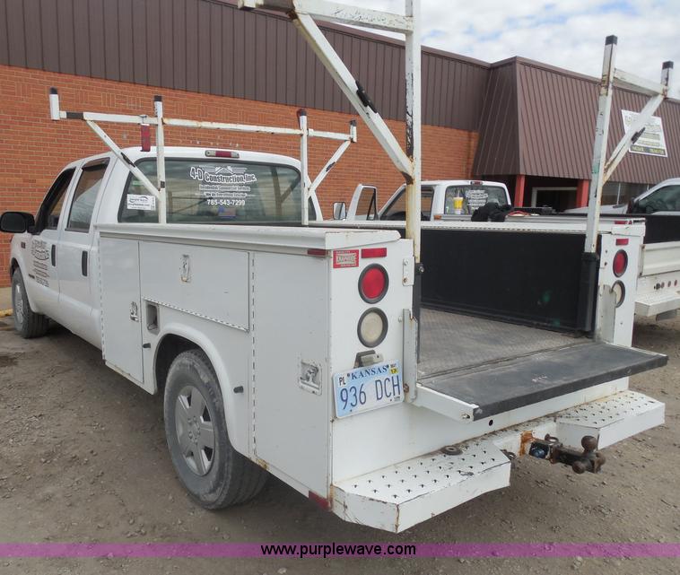 image for item G7833 2001 Ford F350 Super Duty utility truck