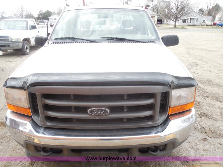 image for item G7833 2001 Ford F350 Super Duty utility truck