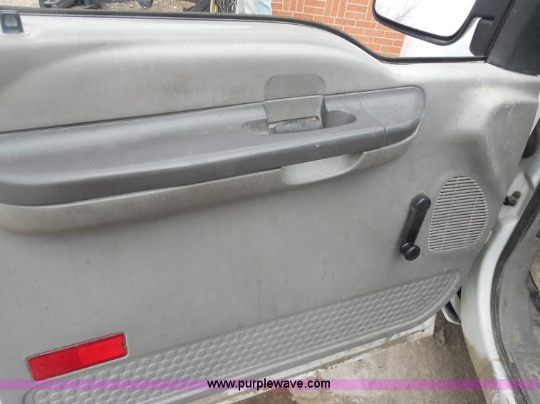 image for item G7833 2001 Ford F350 Super Duty utility truck