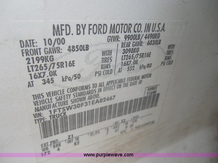 image for item G7833 2001 Ford F350 Super Duty utility truck