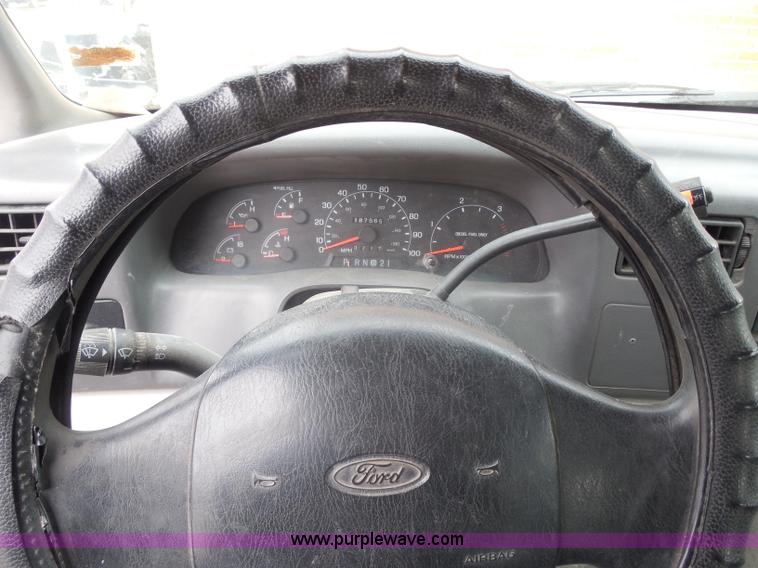 image for item G7833 2001 Ford F350 Super Duty utility truck