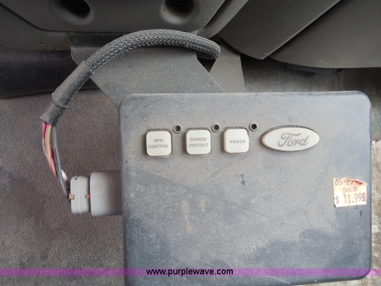 image for item G7833 2001 Ford F350 Super Duty utility truck