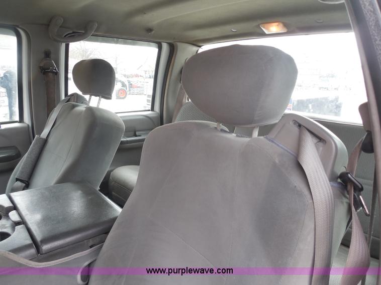 image for item G7833 2001 Ford F350 Super Duty utility truck